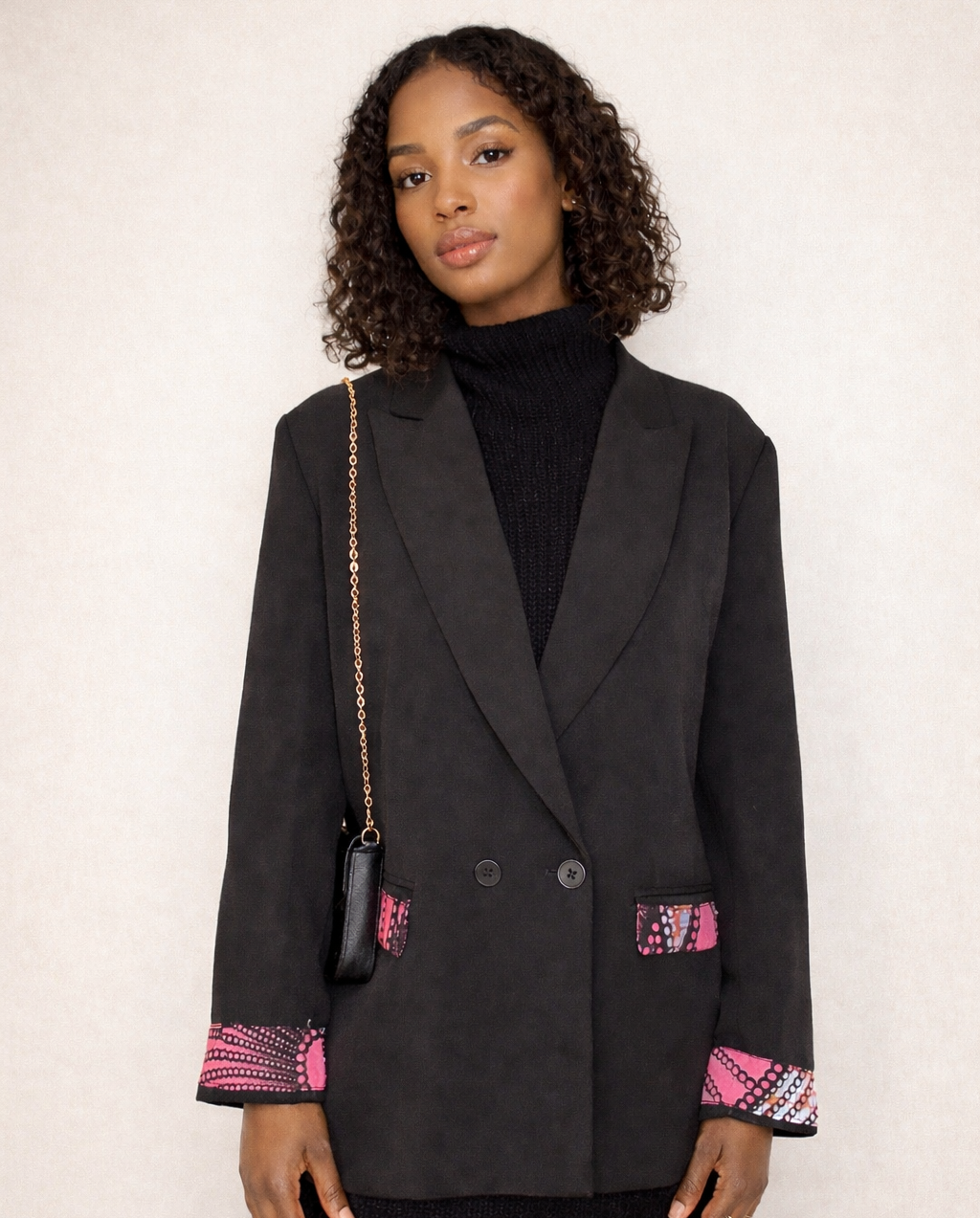 Blazer oversize noir intemporel et wax rose bleue