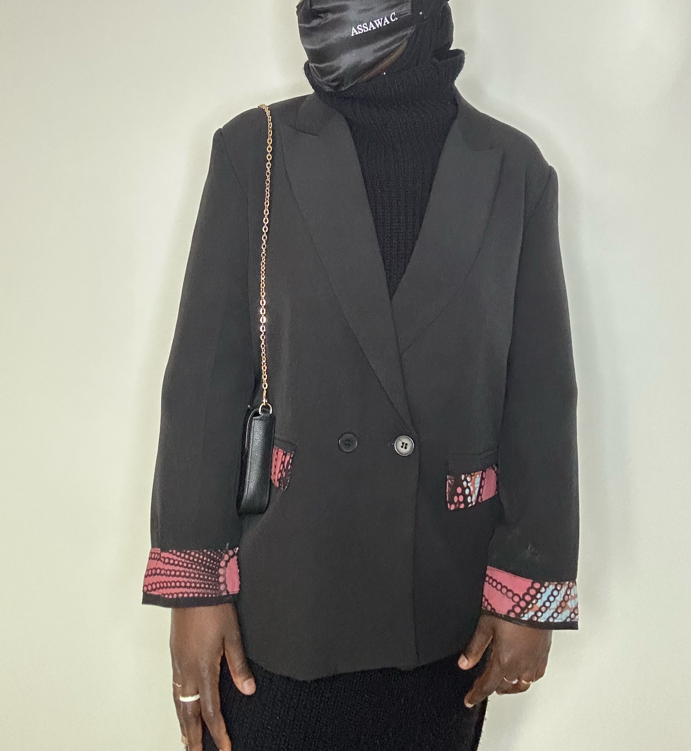 Blazer oversize noir intemporel et wax rose bleue