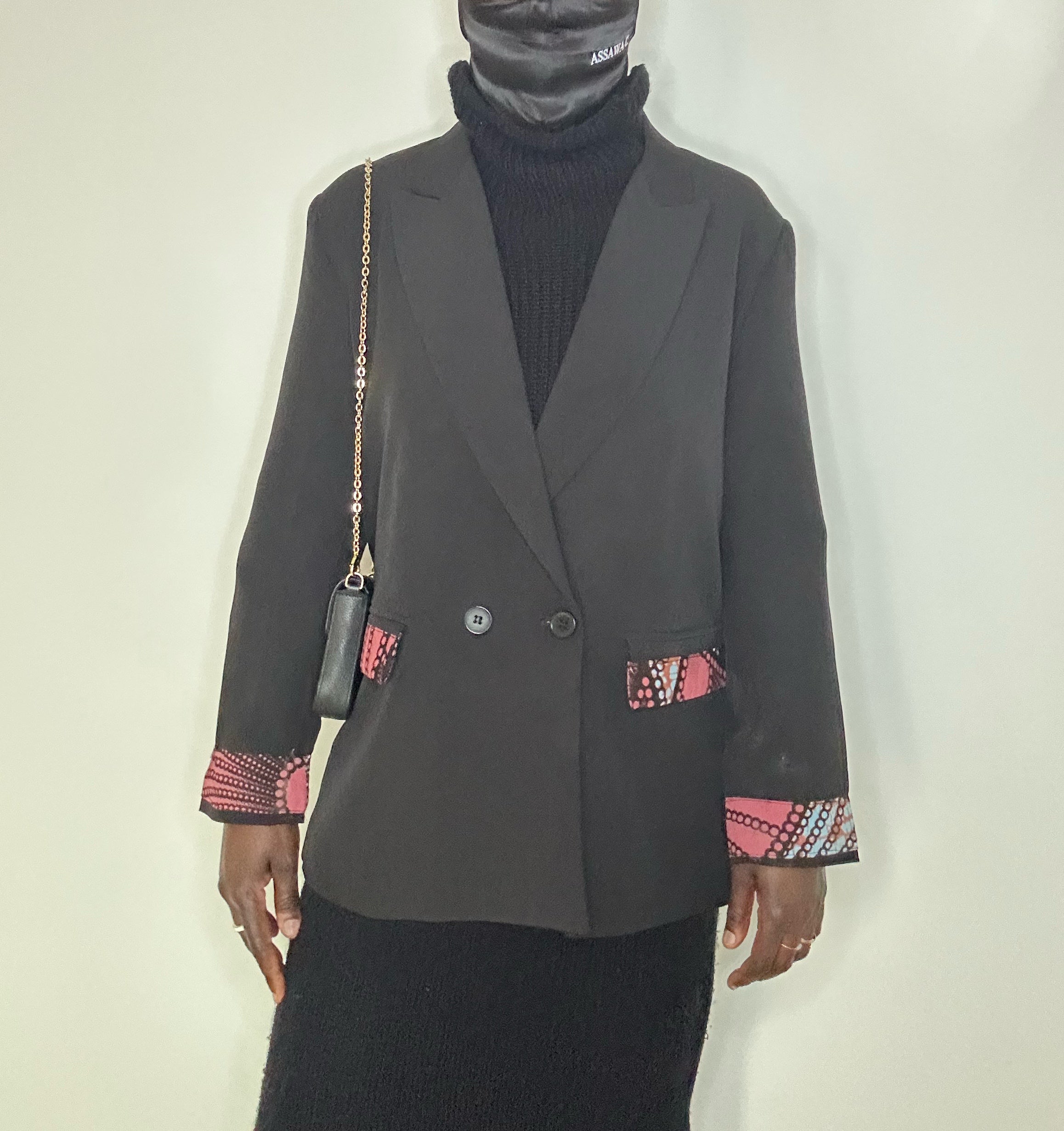 Blazer oversize noir intemporel et wax rose bleue