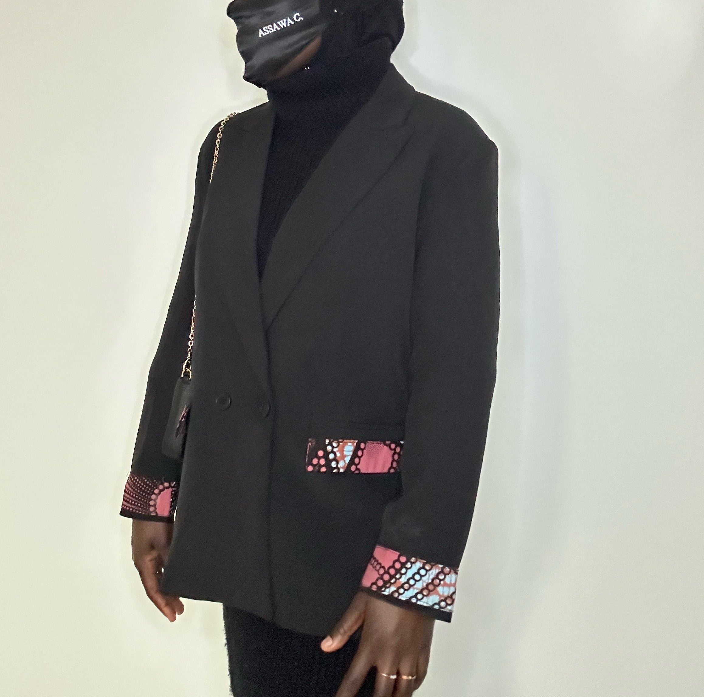 Blazer oversize noir intemporel et wax rose bleue
