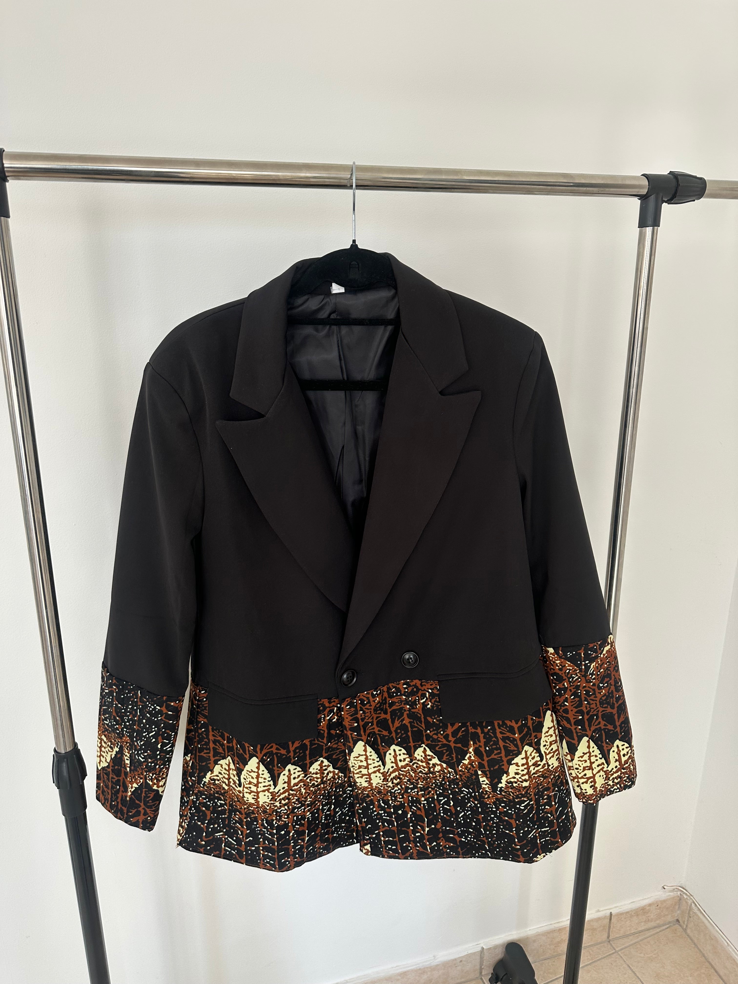 Blazer noir femme avec wax bas – style chic Assawa Couture