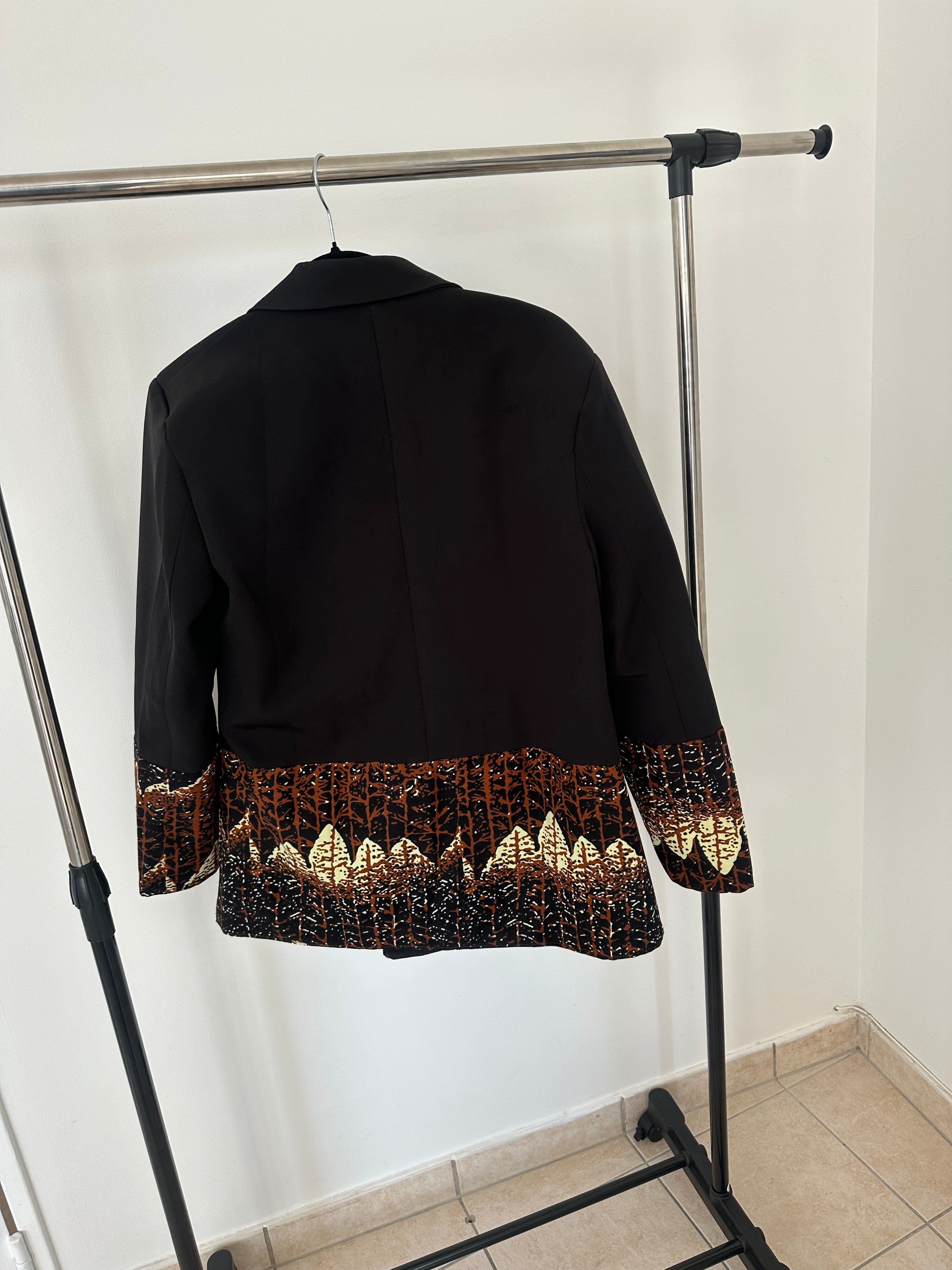 Blazer noir femme avec wax bas – style chic Assawa Couture