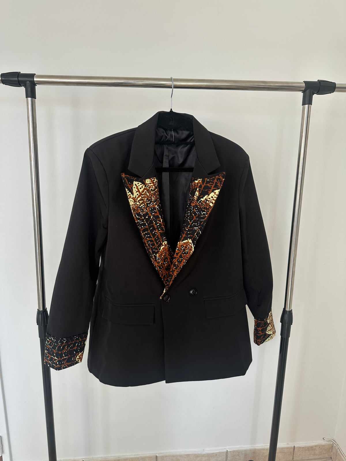 Blazer femme col wax marron doré – élégant Assawa Couture